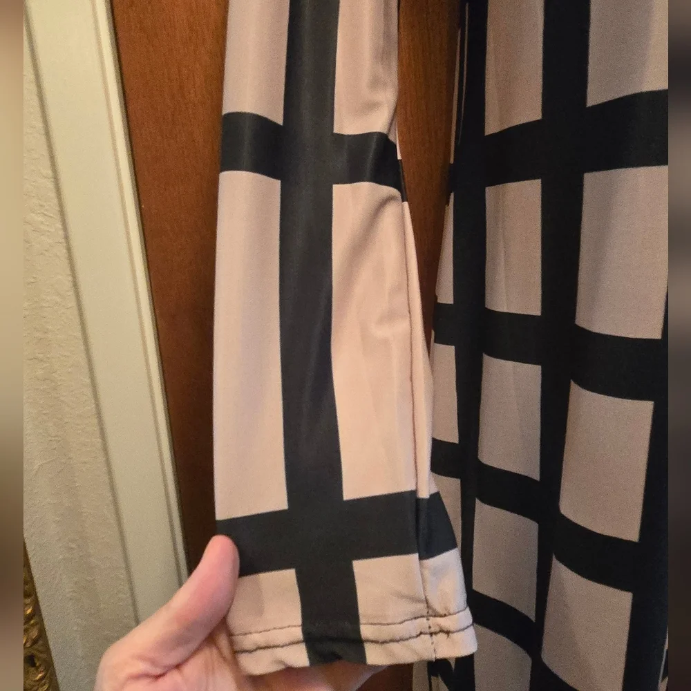 Left Or Right Elegant Black & Cream Grid Pattern Mesh/sheer Dress SzL NWOT - Picture 3 of 9